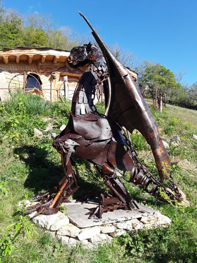 Village.Insolite Montagny-sur-Grosne Екстериор снимка