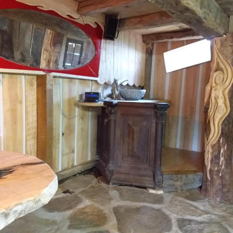 Village.Insolite Montagny-sur-Grosne Екстериор снимка