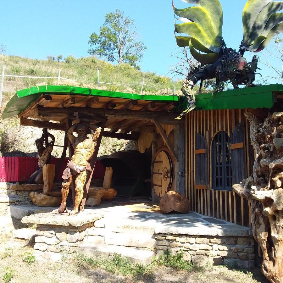 Village.Insolite Montagny-sur-Grosne Екстериор снимка