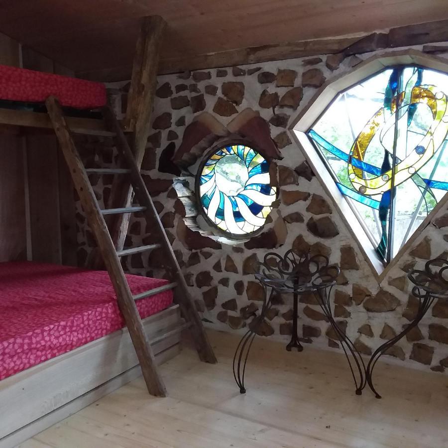 Village.Insolite Montagny-sur-Grosne Екстериор снимка