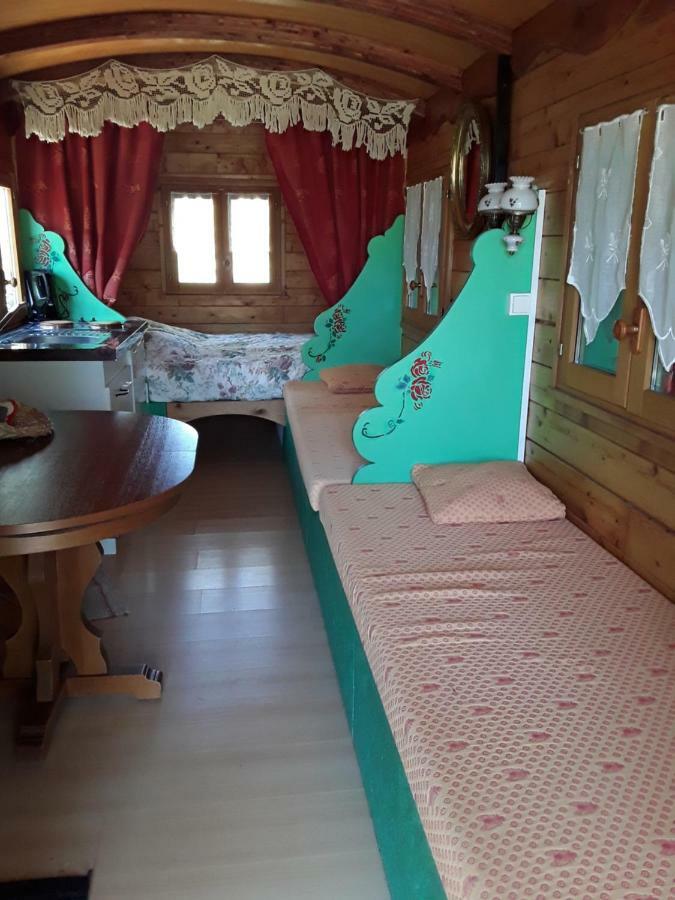 Village.Insolite Montagny-sur-Grosne Екстериор снимка