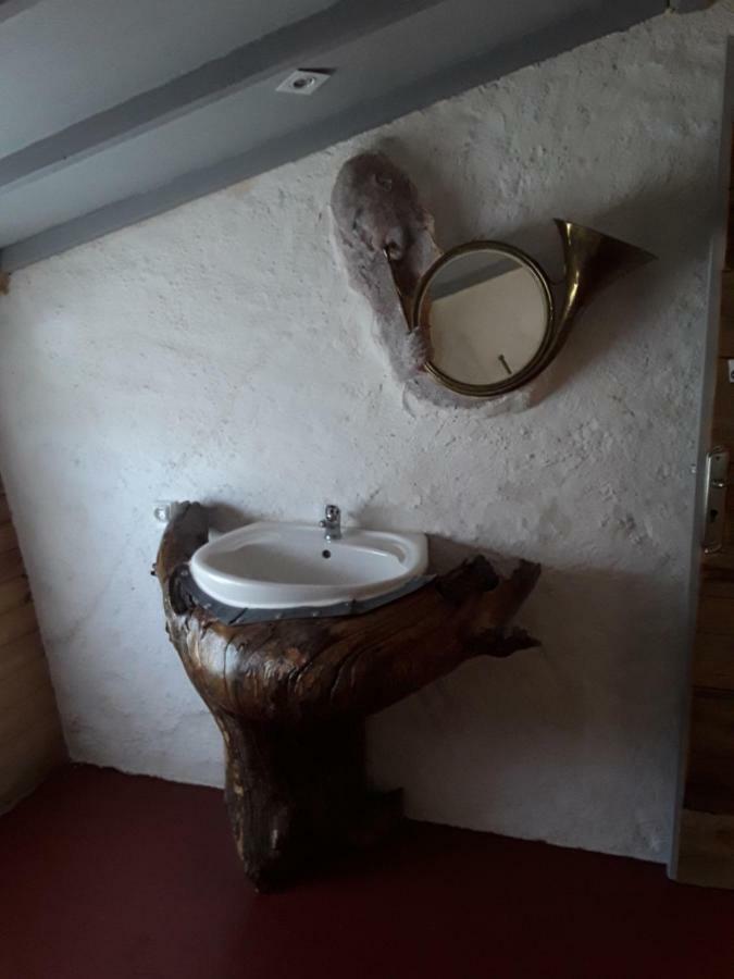 Village.Insolite Montagny-sur-Grosne Екстериор снимка